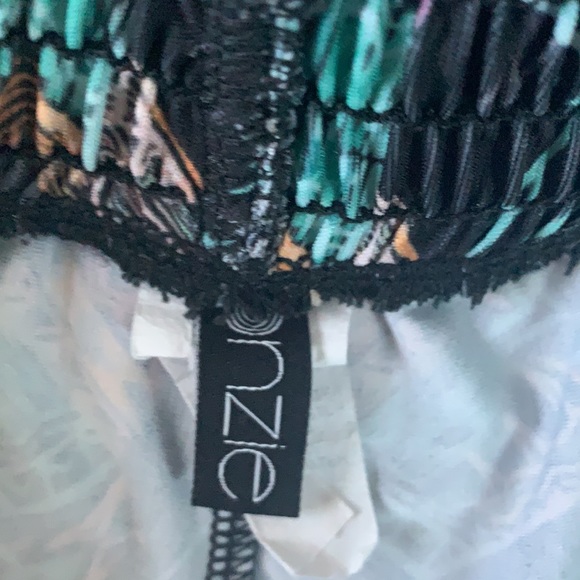 Abstract Onzie Shorts M/L - Picture 2 of 7